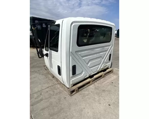 INTERNATIONAL 4300 Cab