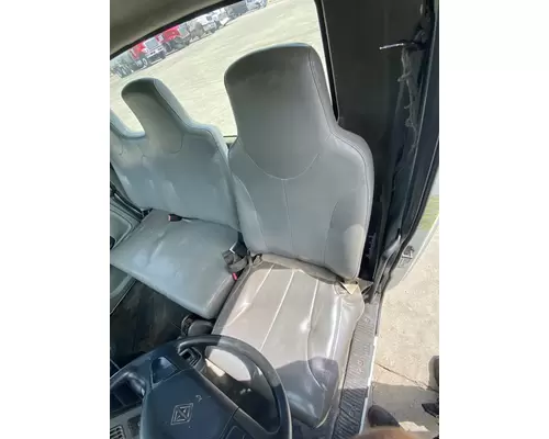 INTERNATIONAL 4300 Cab