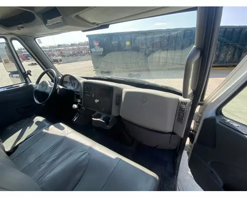 INTERNATIONAL 4300 Cab