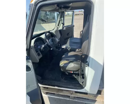 INTERNATIONAL 4300 Cab