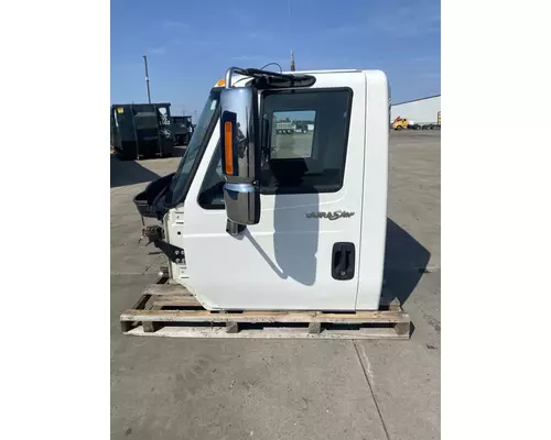 INTERNATIONAL 4300 Cab