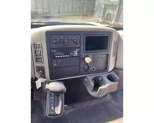 INTERNATIONAL 4300 Cab