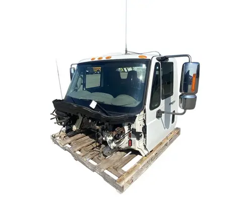 INTERNATIONAL 4300 Cab