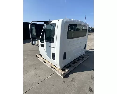 INTERNATIONAL 4300 Cab