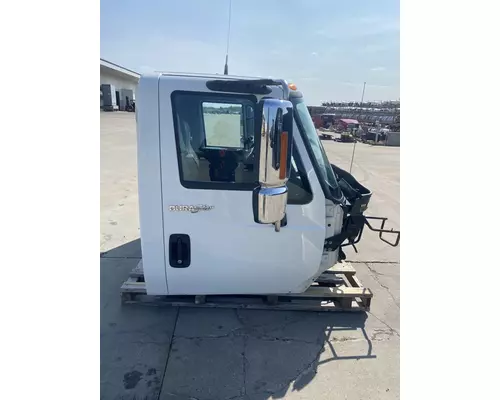 INTERNATIONAL 4300 Cab