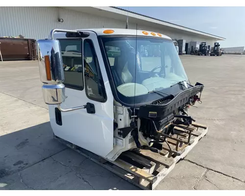 INTERNATIONAL 4300 Cab