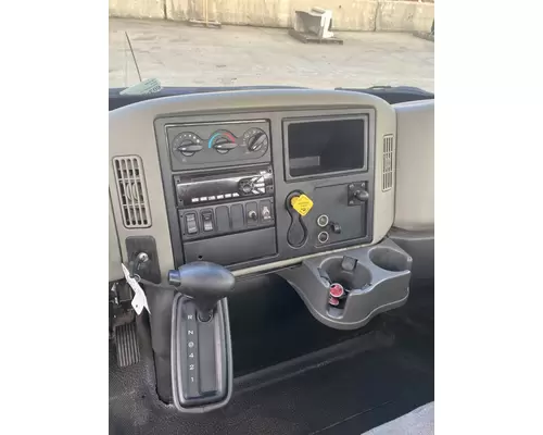 INTERNATIONAL 4300 Cab