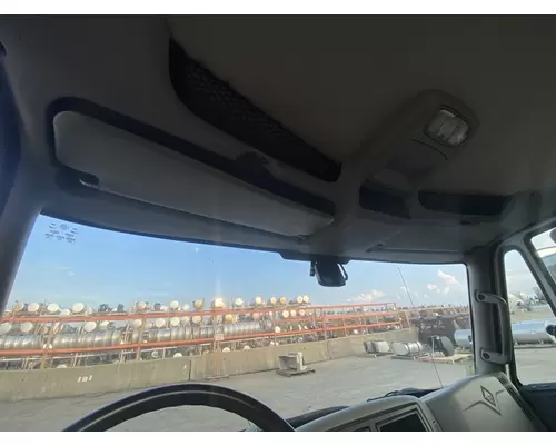 INTERNATIONAL 4300 Cab