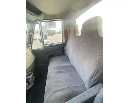 INTERNATIONAL 4300 Cab