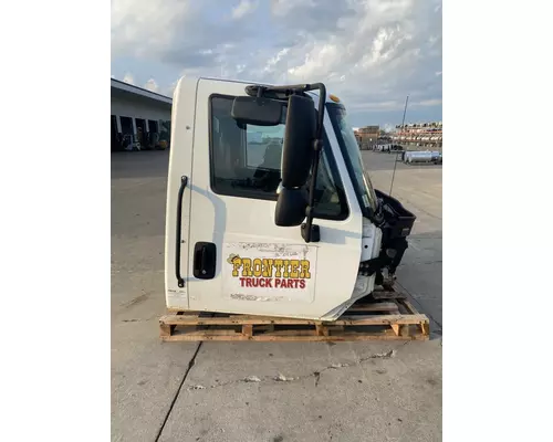 INTERNATIONAL 4300 Cab