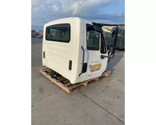 INTERNATIONAL 4300 Cab