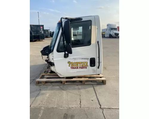 INTERNATIONAL 4300 Cab