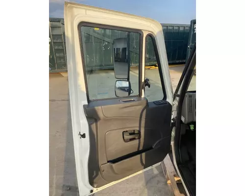 INTERNATIONAL 4300 Cab