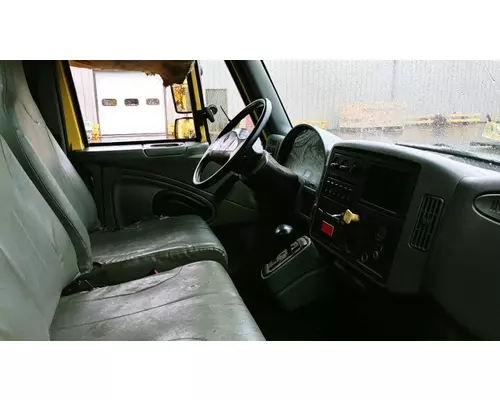 INTERNATIONAL 4300 Cab
