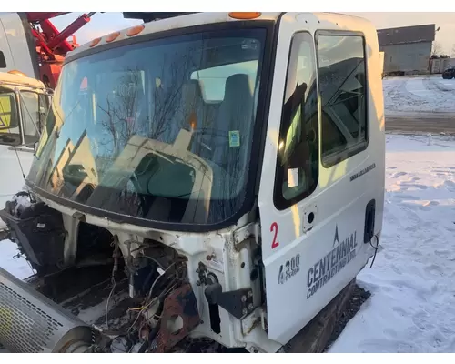 INTERNATIONAL 4300 Cab