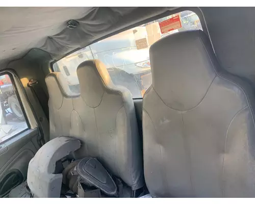 INTERNATIONAL 4300 Cab
