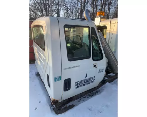 INTERNATIONAL 4300 Cab