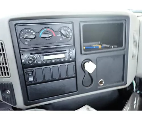 INTERNATIONAL 4300 Cab