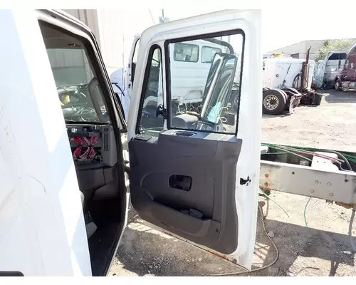 INTERNATIONAL 4300 Cab