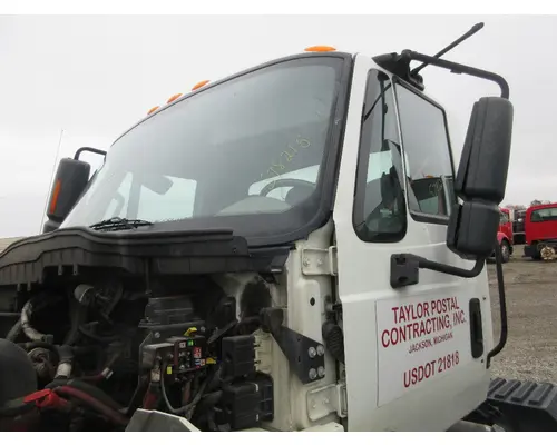 INTERNATIONAL 4300 Cab