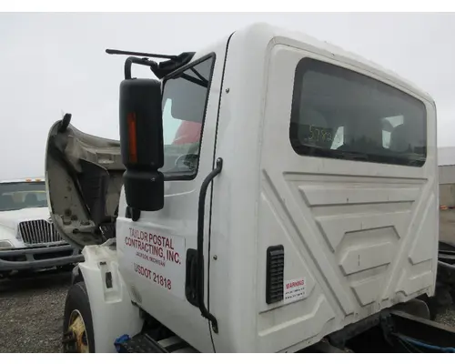 INTERNATIONAL 4300 Cab