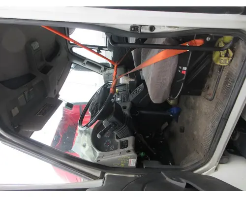 INTERNATIONAL 4300 Cab