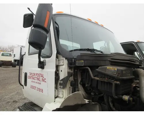 INTERNATIONAL 4300 Cab