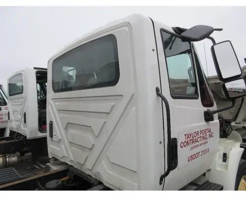 INTERNATIONAL 4300 Cab