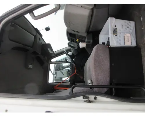INTERNATIONAL 4300 Cab