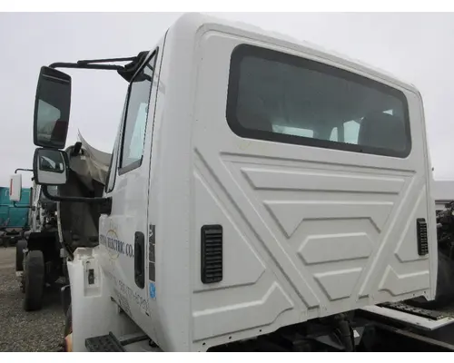 INTERNATIONAL 4300 Cab