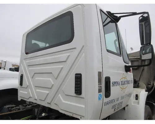INTERNATIONAL 4300 Cab