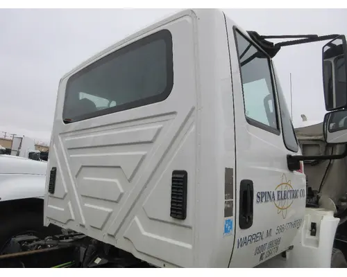 INTERNATIONAL 4300 Cab