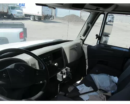 INTERNATIONAL 4300 Cab