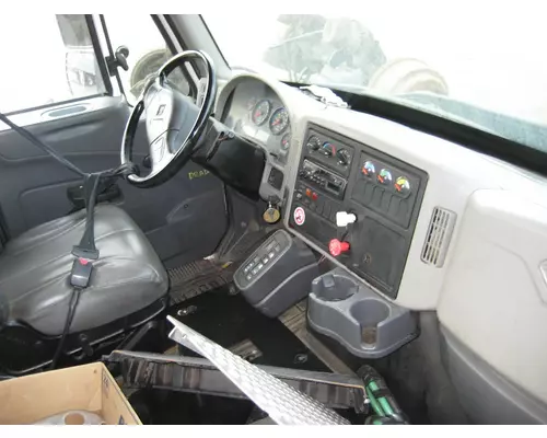 INTERNATIONAL 4300 Cab