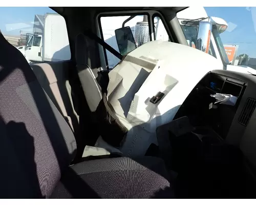 INTERNATIONAL 4300 Cab