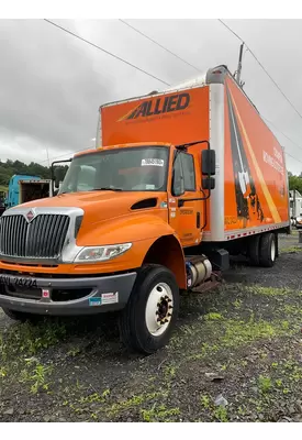 INTERNATIONAL 4300 Cab