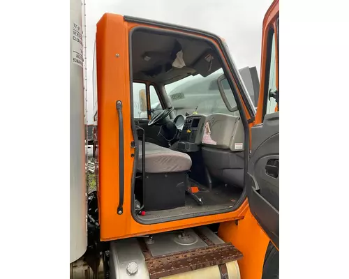 INTERNATIONAL 4300 Cab