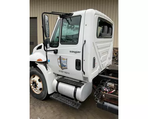 INTERNATIONAL 4300 Cab