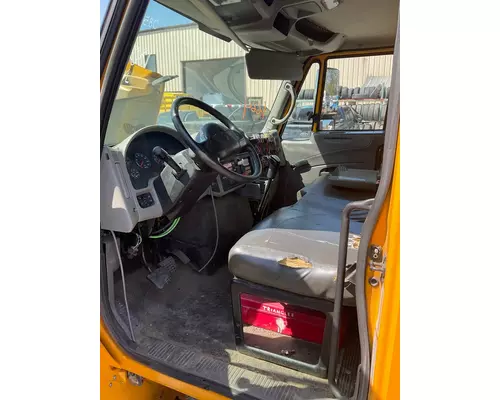 INTERNATIONAL 4300 Cab