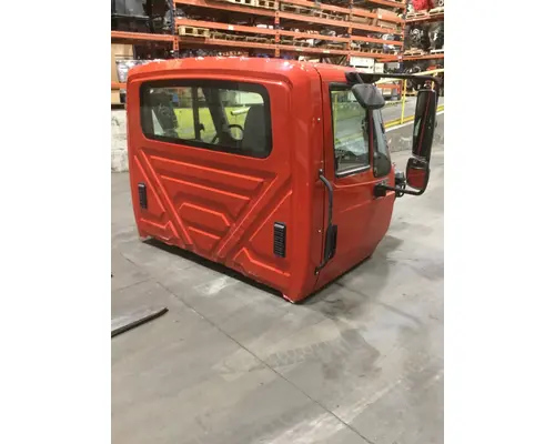 INTERNATIONAL 4300 Cab