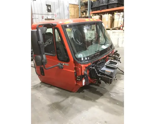 INTERNATIONAL 4300 Cab