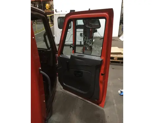 INTERNATIONAL 4300 Cab