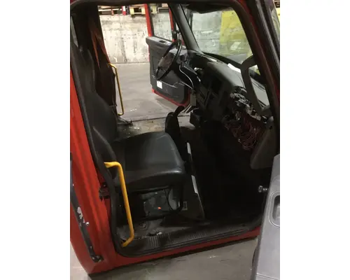 INTERNATIONAL 4300 Cab