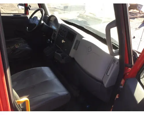 INTERNATIONAL 4300 Cab