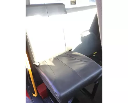 INTERNATIONAL 4300 Cab