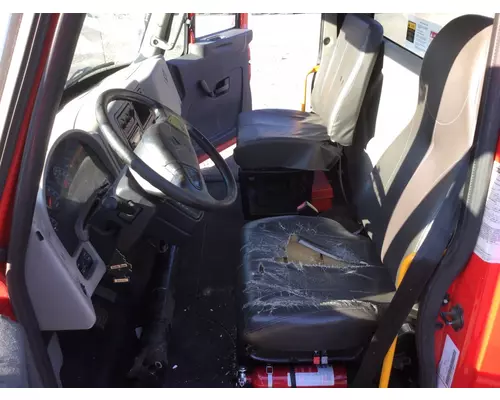 INTERNATIONAL 4300 Cab