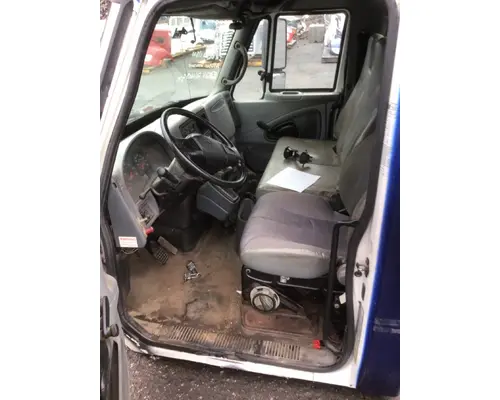 INTERNATIONAL 4300 Cab