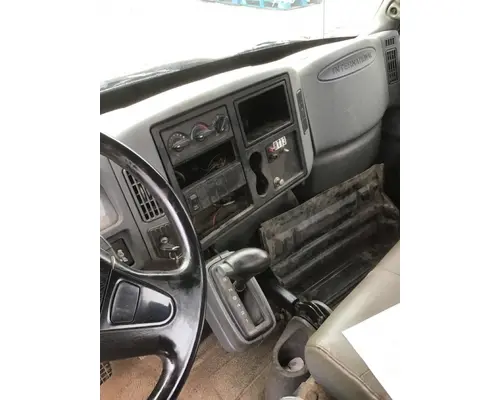 INTERNATIONAL 4300 Cab