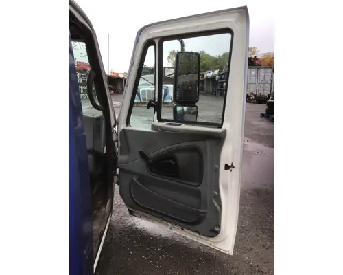 INTERNATIONAL 4300 Cab