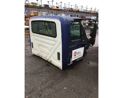 INTERNATIONAL 4300 Cab